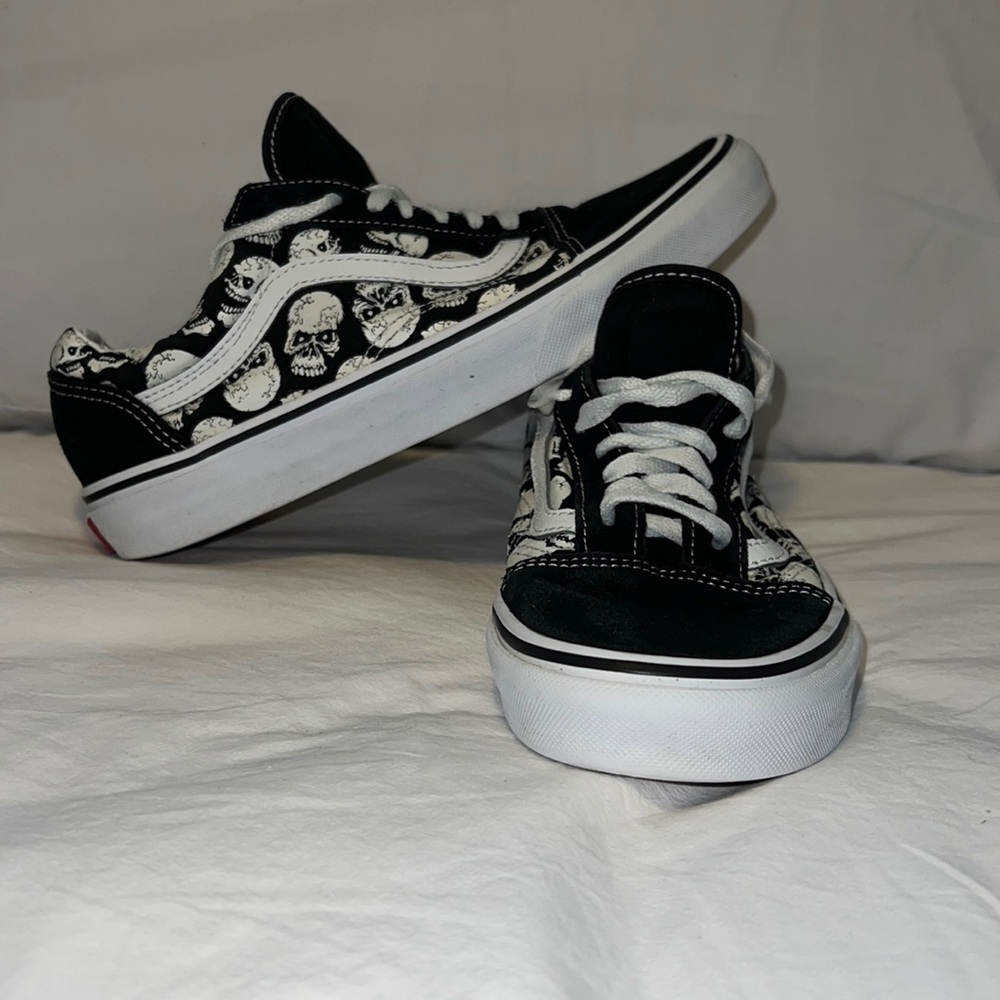 Men's black and white vans
